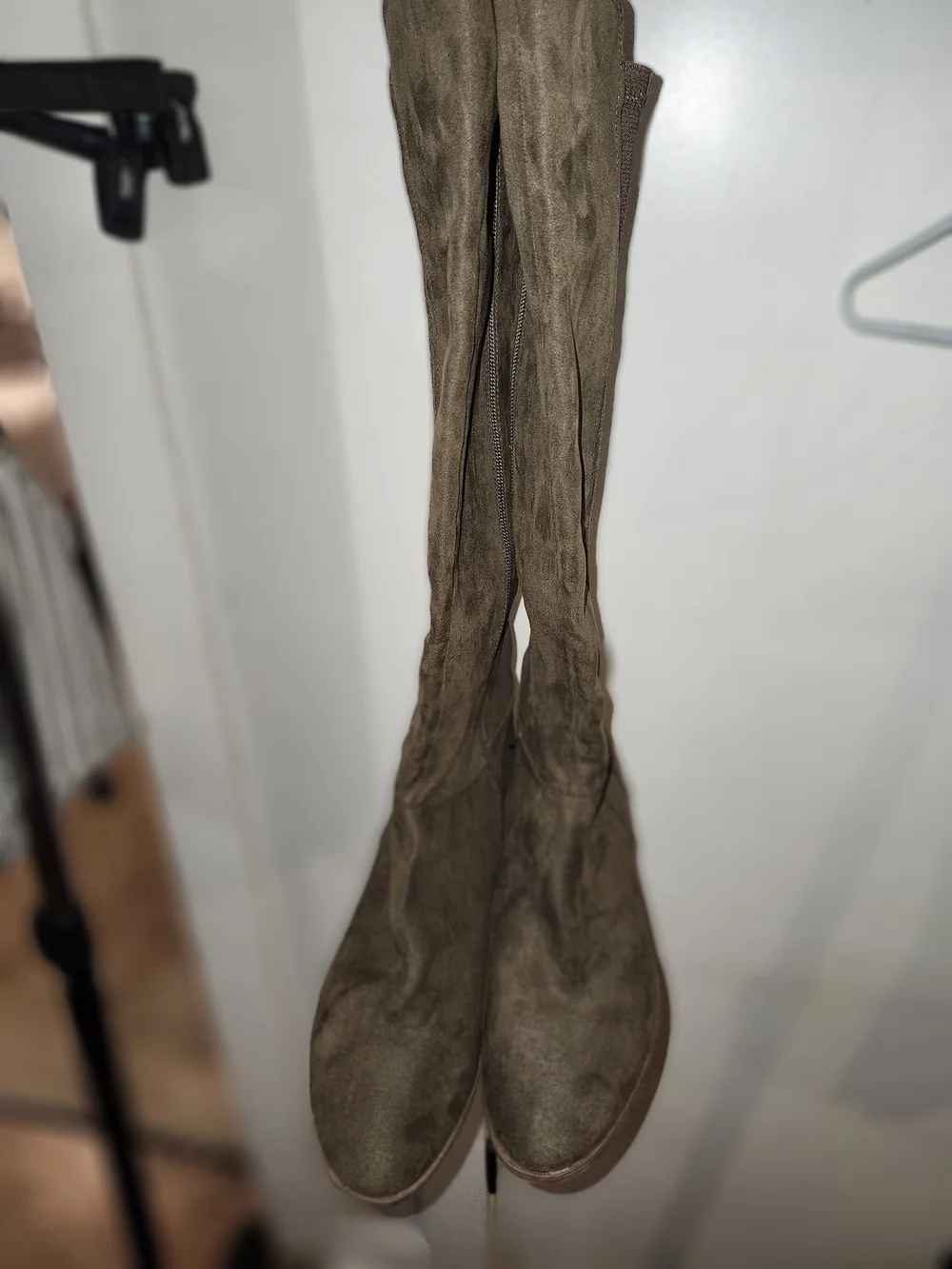 Women's Knee-High Suede Boots in Brown